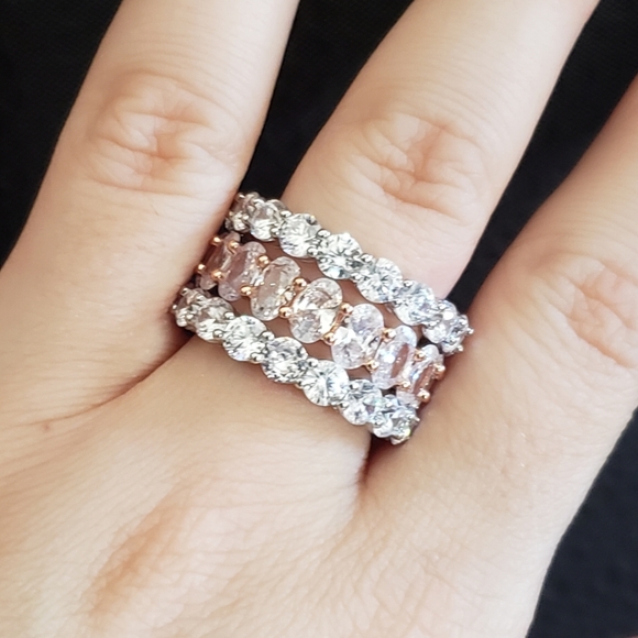 18k Swarovski oval eternity band - Picture 3 of 7